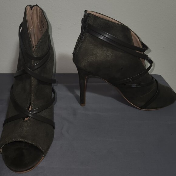 Journee Collection Olive Suede Open Toe Herka - Picture 3 of 6